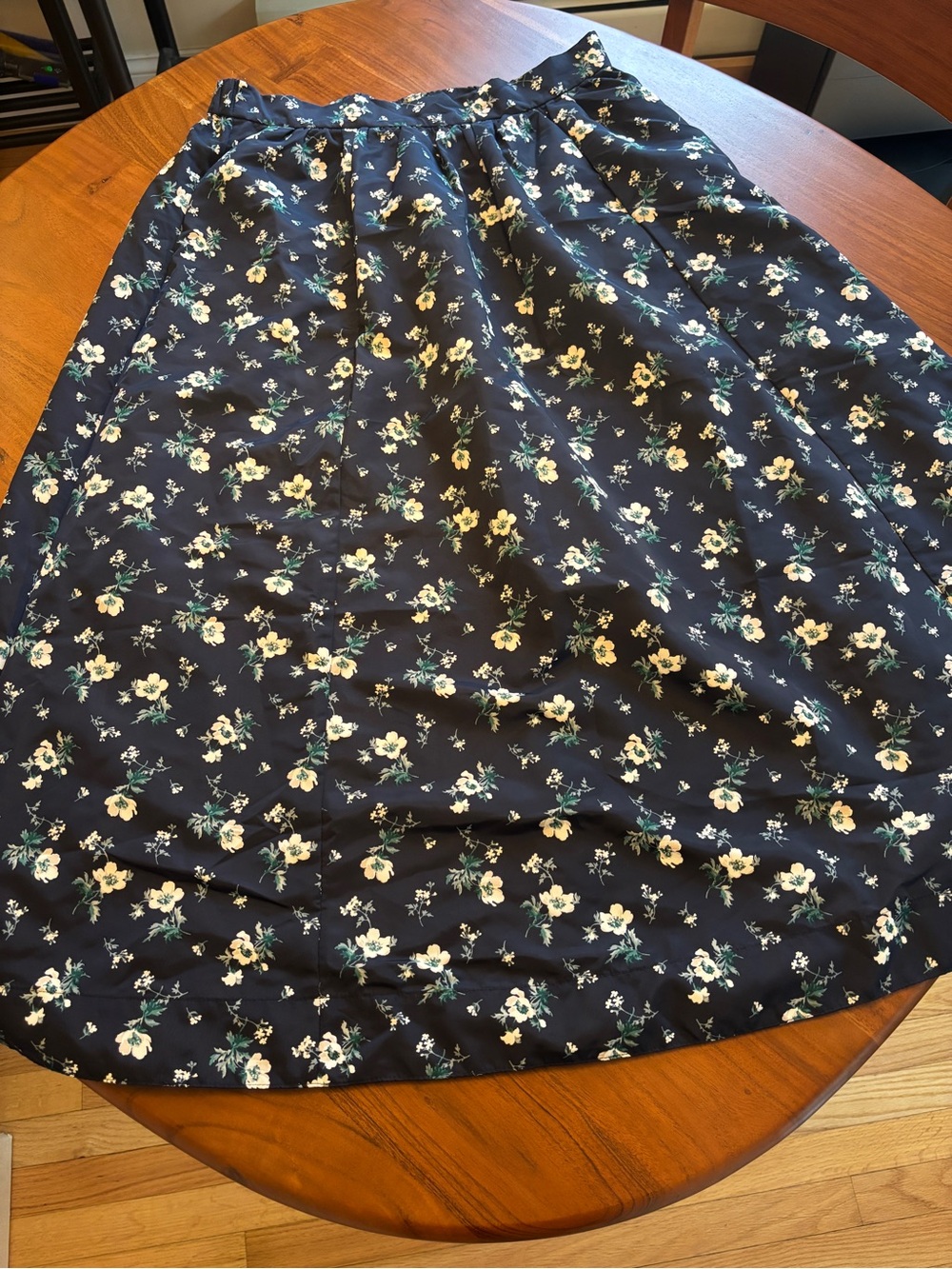 Old Navy Navy Maxi Skirt with Cream Floral Print